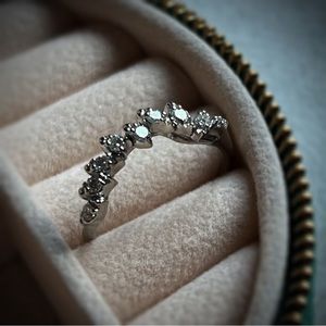 Vintage 14K White Gold And Diamond Contour Wedding Band Style Women’s Ring